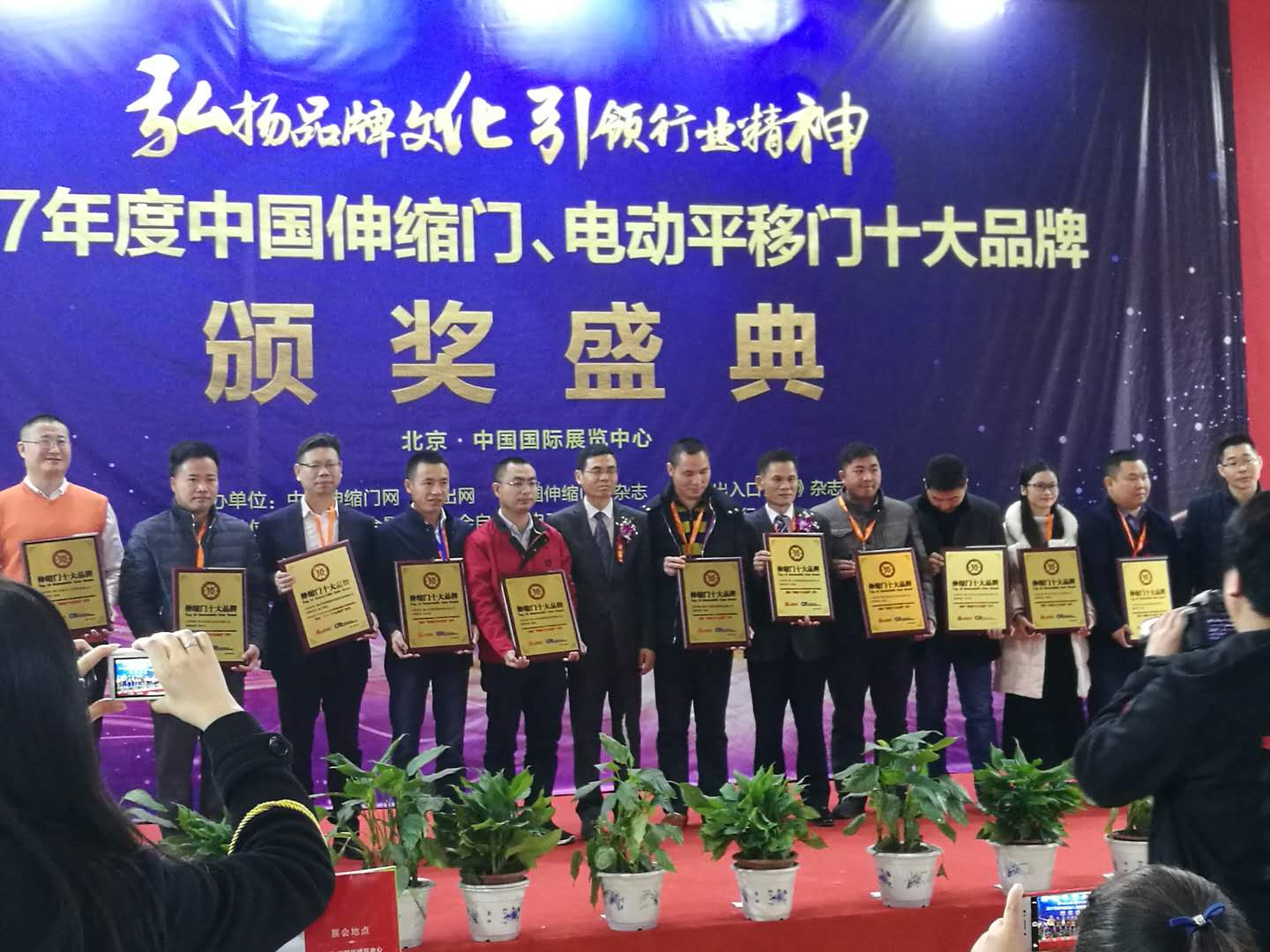 英龍電動(dòng)門 伸縮門 懸浮門 英龍電動(dòng)門 伸縮門 懸浮門