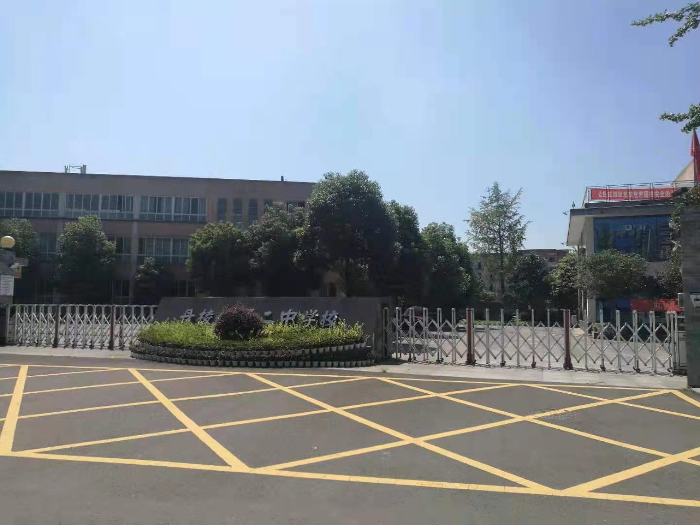 伸縮門、電動(dòng)門