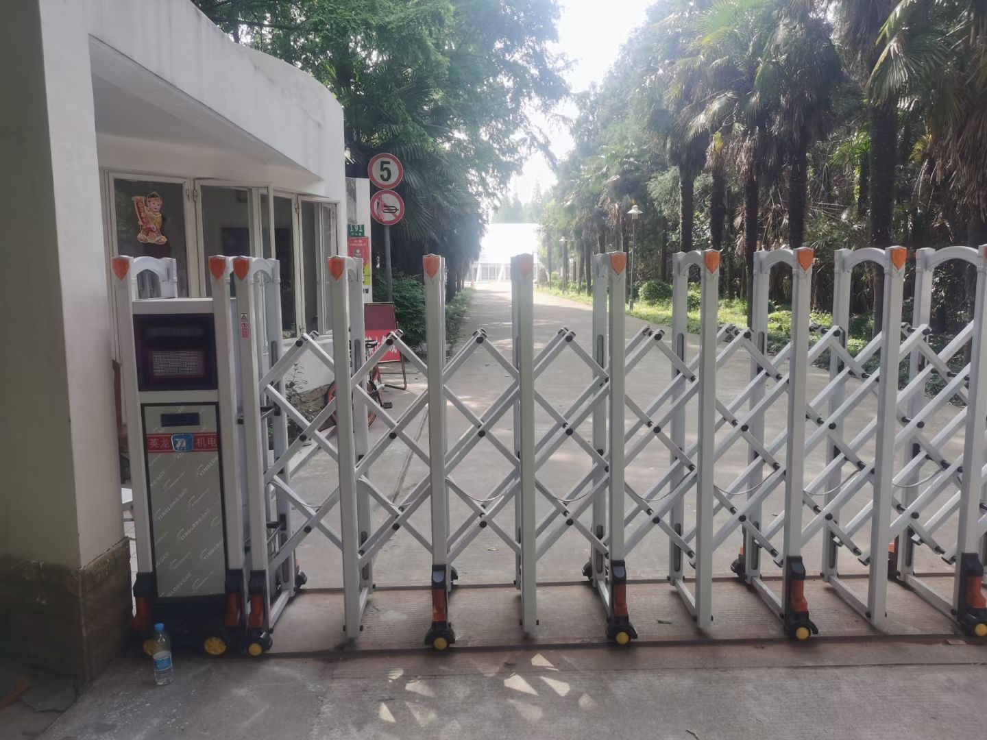 電動(dòng)門 伸縮門 英龍 電動(dòng)門 伸縮門 英龍